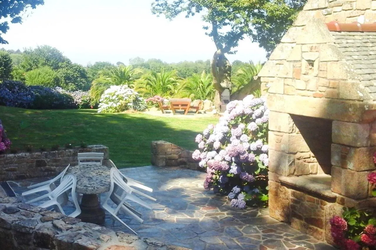 Cottage, Bugueles-Penvenan Holiday home Penvenan